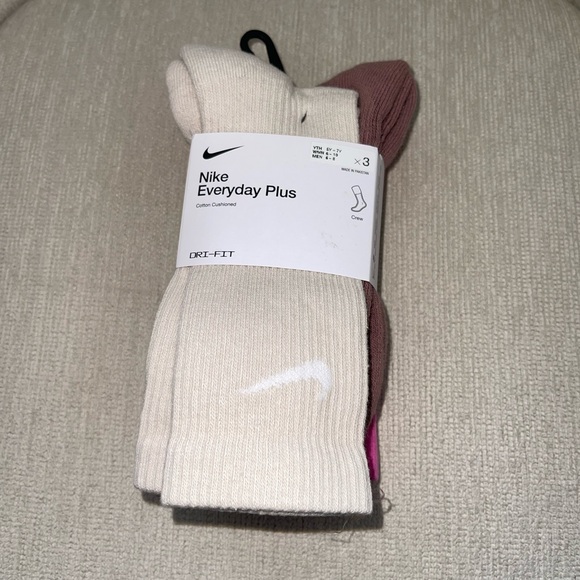 Nike Everyday Plus Crew Socks NWT Women’s 6-10 - Picture 2 of 3